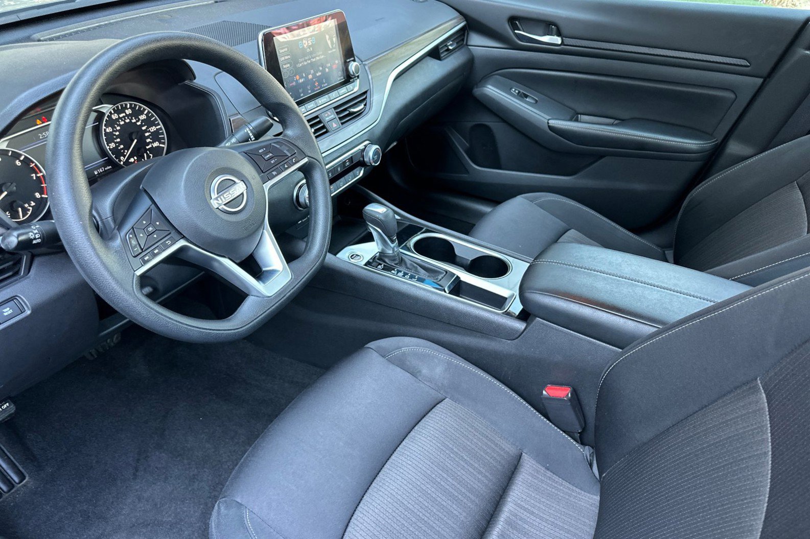 Used 2024 Nissan Altima 2.5 SV image 10