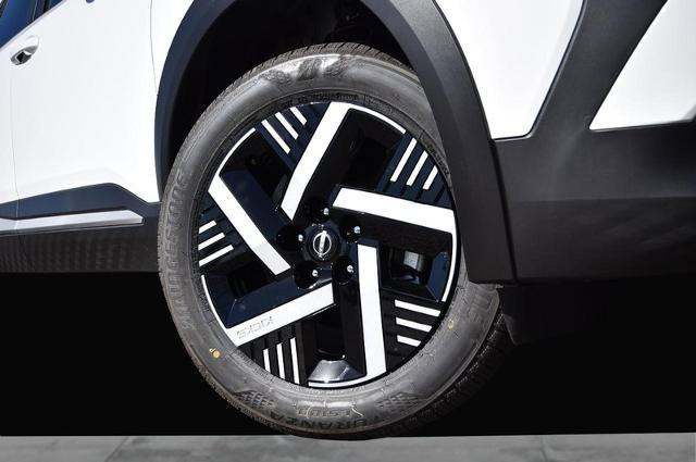 New 2026 Nissan Kicks SV image 3