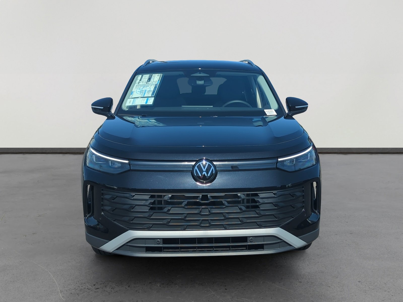 New 2025 Volkswagen Tiguan SE image 8