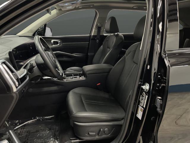 Used 2025 Kia Sorento SX image 4