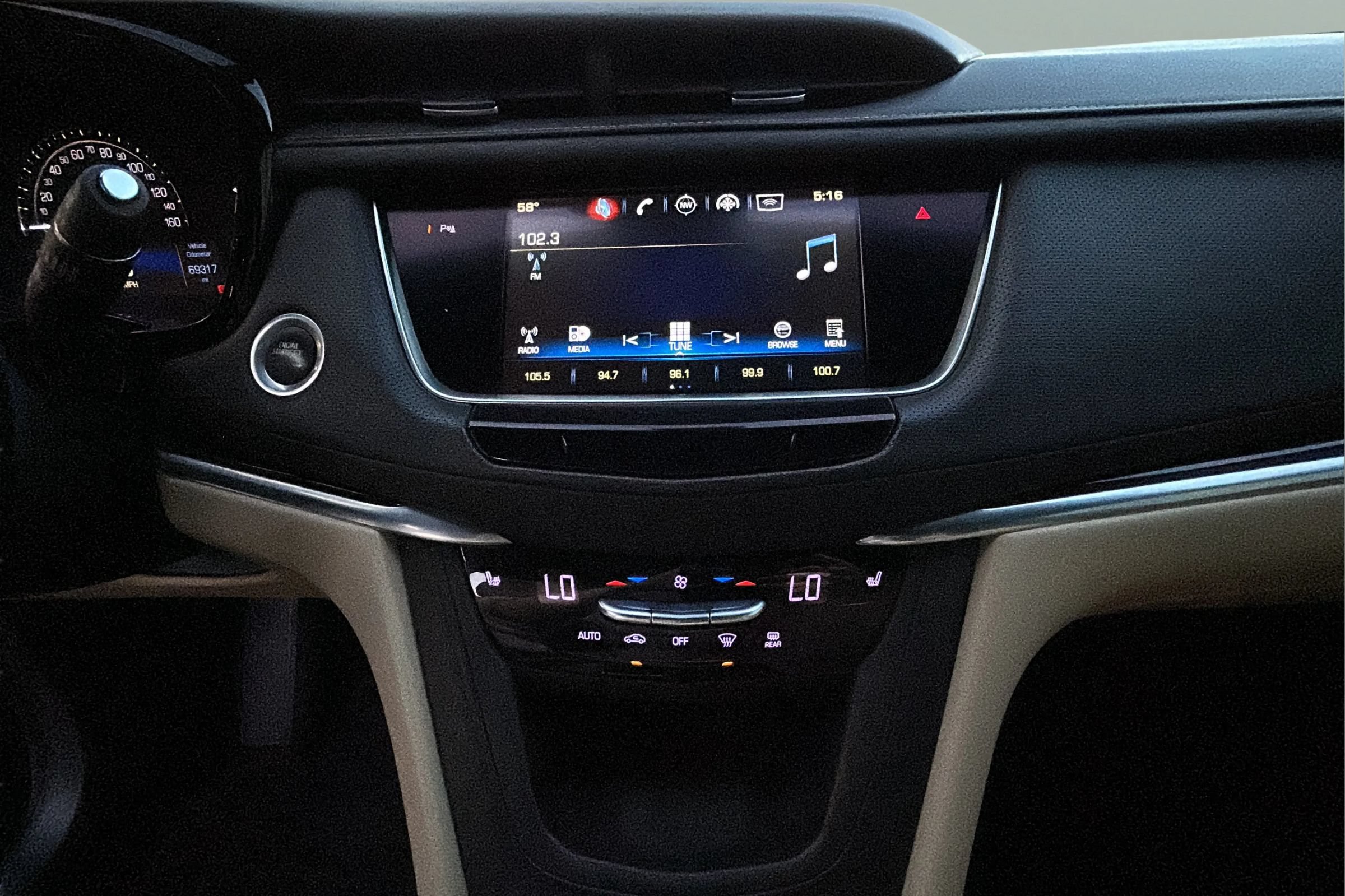 Used 2018 Cadillac XT5 Luxury w/ Driver Awareness Package AWD/4WD image 32