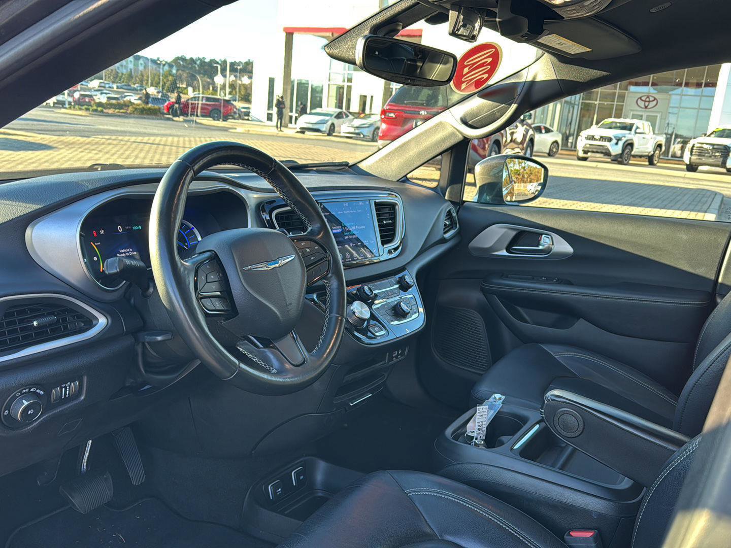 Used 2020 Chrysler Pacifica Touring-L w/ S Appearance Package image 15