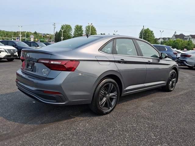 Used 2023 Volkswagen Jetta SE w/ Black Wheel Package FWD image 8