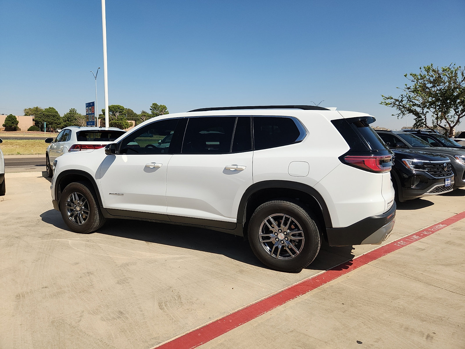 Used 2025 GMC Acadia Elevation w/ LPO, Floor Liner Package FWD image 3