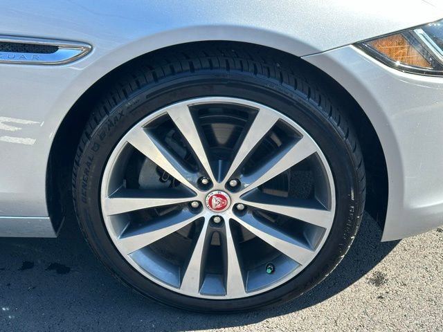 Used 2017 Jaguar XE Prestige image 13