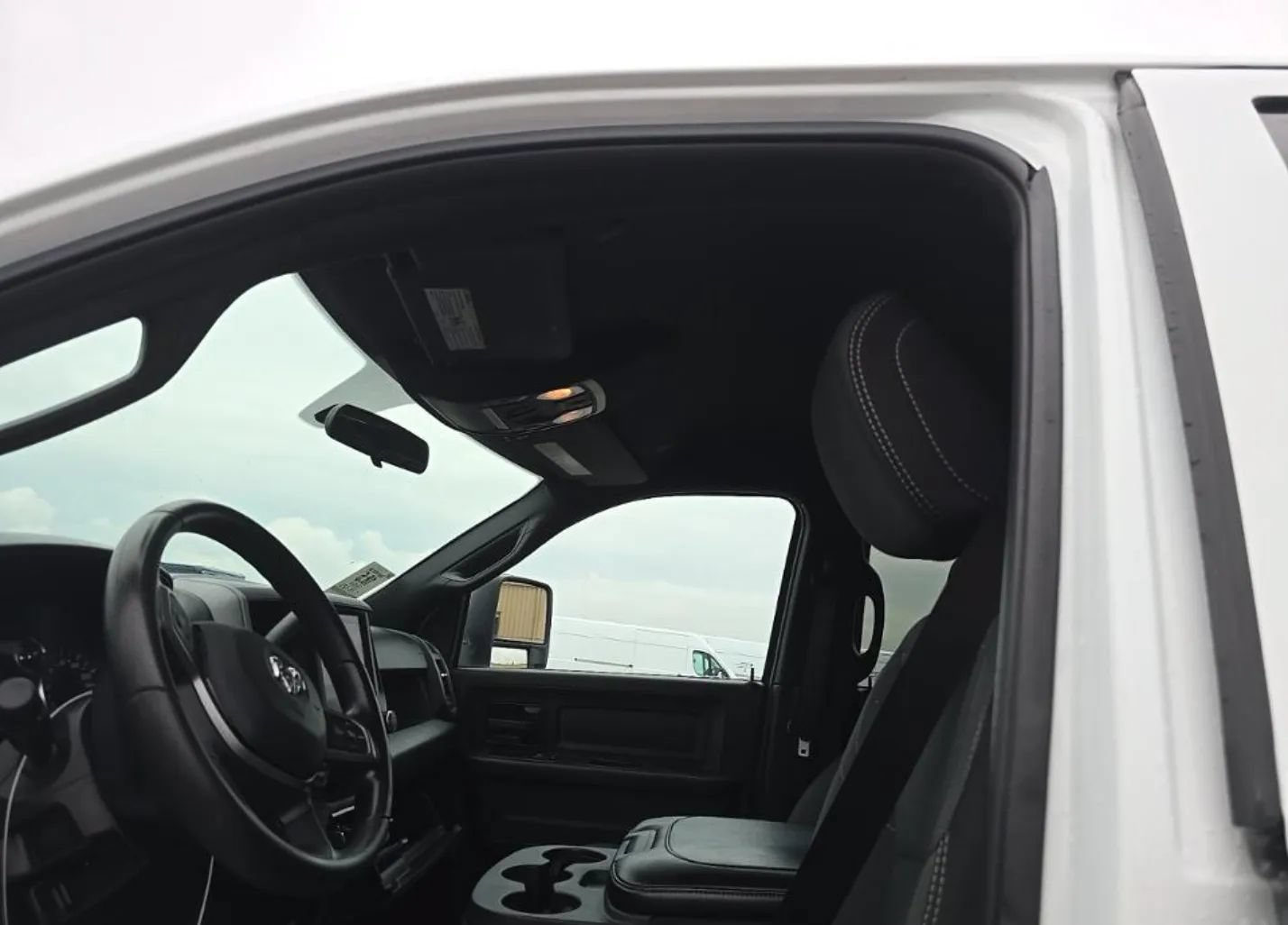 Used 2024 RAM 3500 Tradesman w/ Chrome Appearance Group AWD/4WD image 14