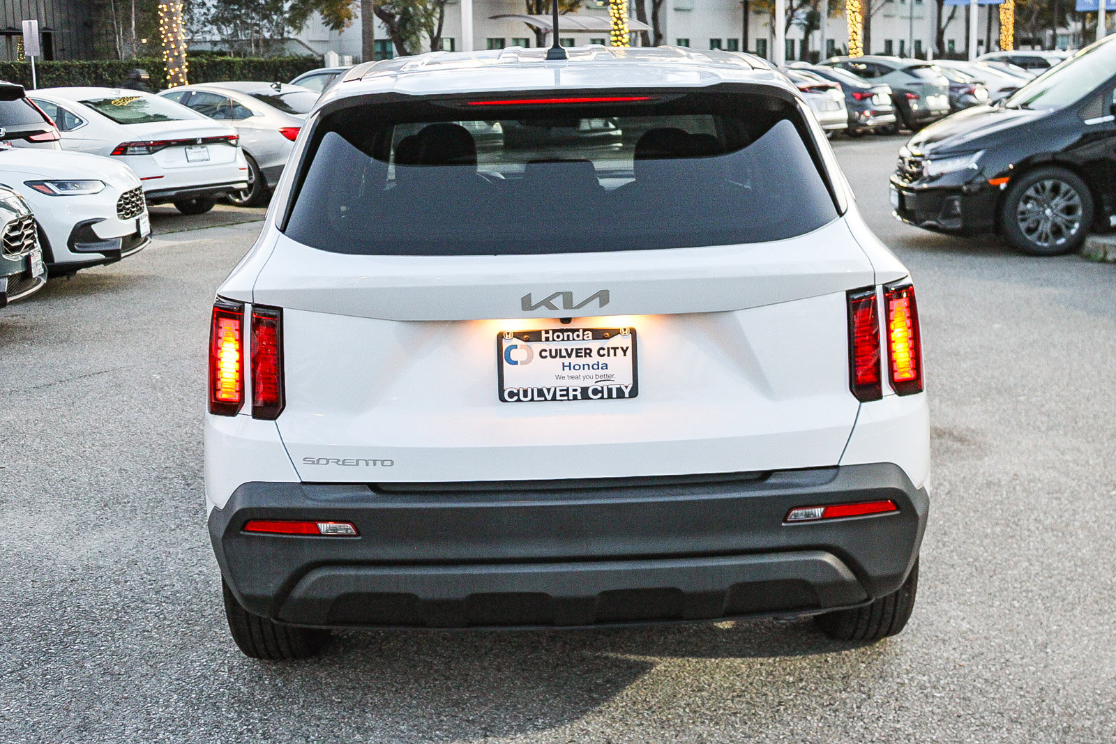 Used 2023 Kia Sorento LX image 7