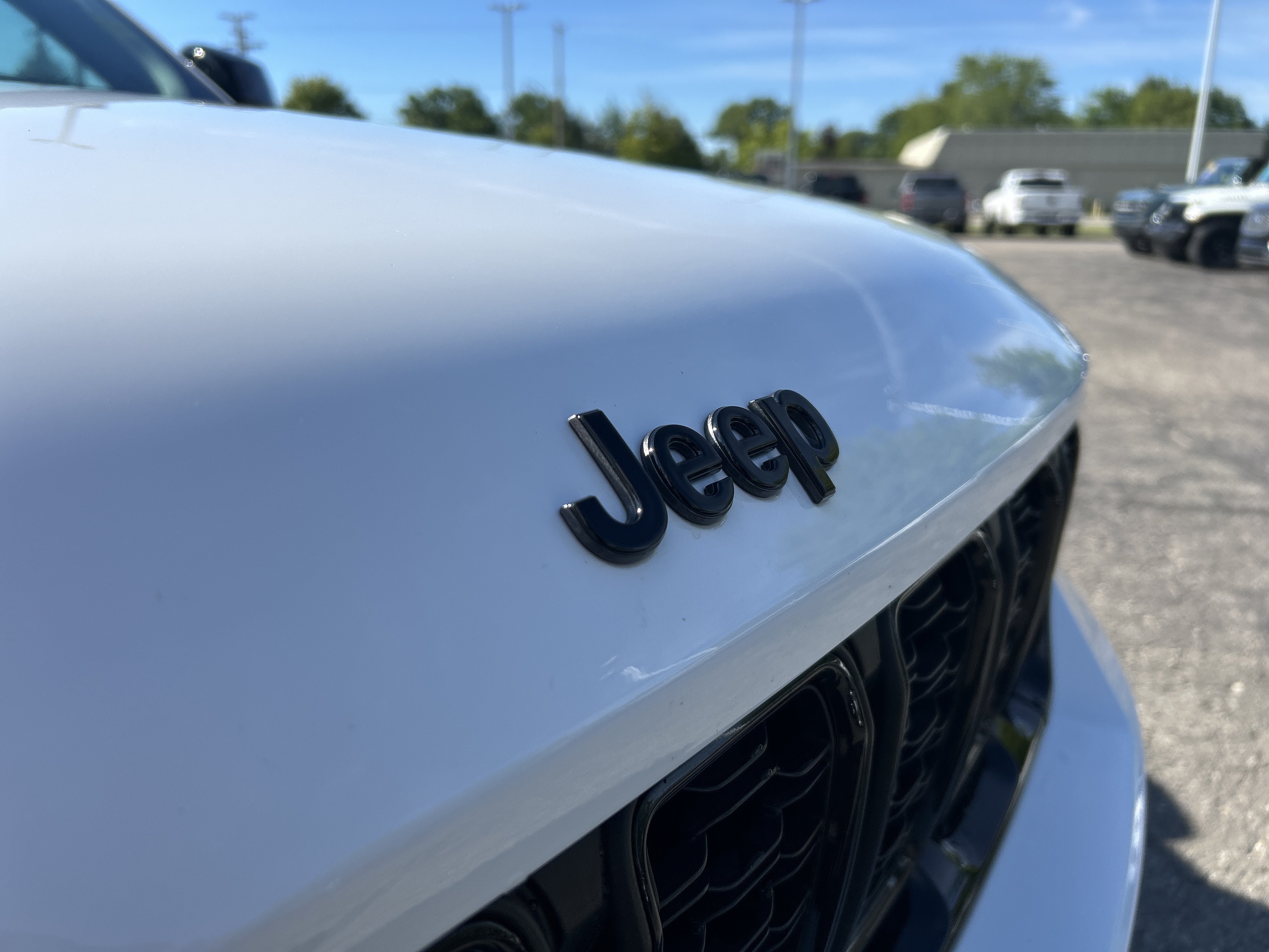Used 2023 Jeep Grand Cherokee Altitude AWD/4WD image 22