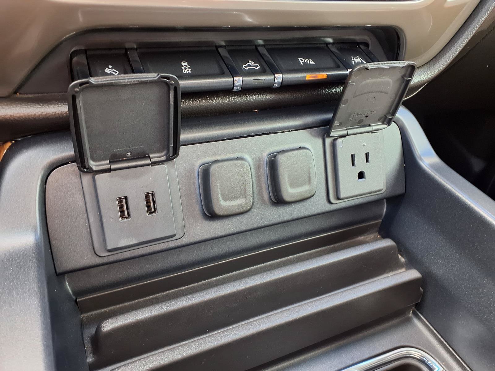 Used 2018 Chevrolet Silverado 1500 High Country RWD image 12