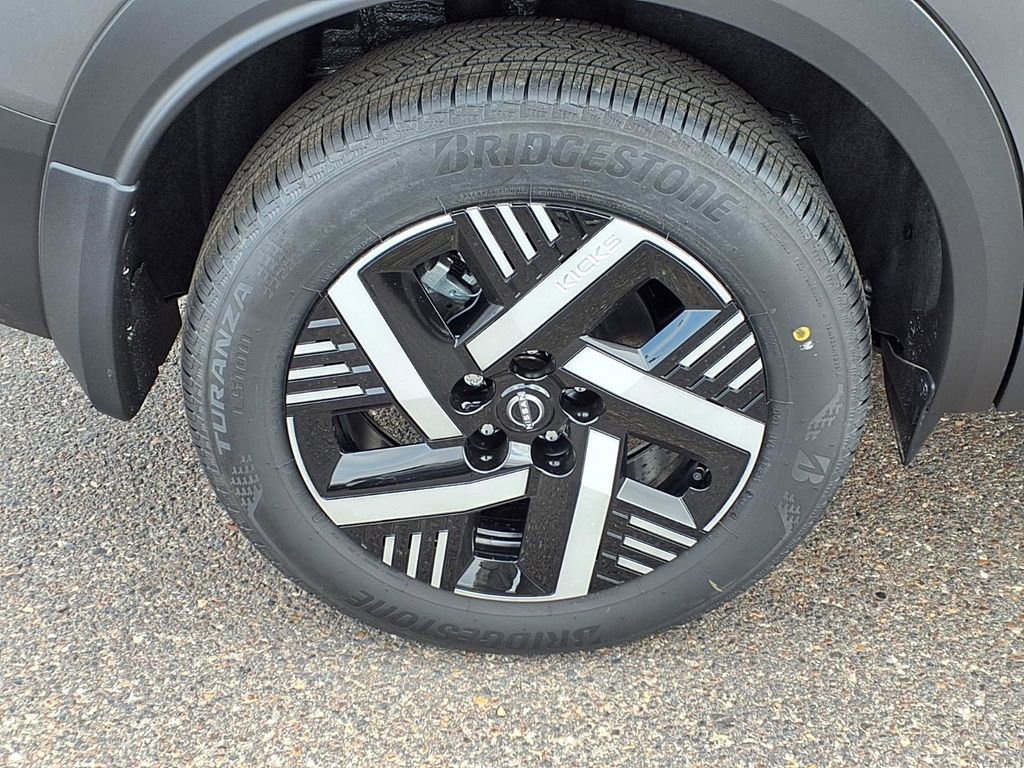 New 2026 Nissan Kicks SV w/ SV Premium Package image 9