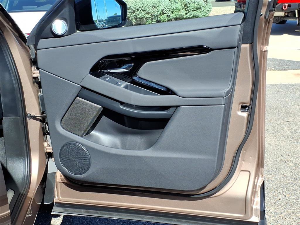 Used 2024 Land Rover Range Rover Evoque Dynamic SE image 15