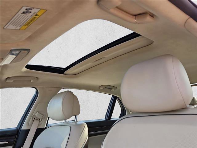 Used 2018 Genesis G90 3.3T Premium image 16