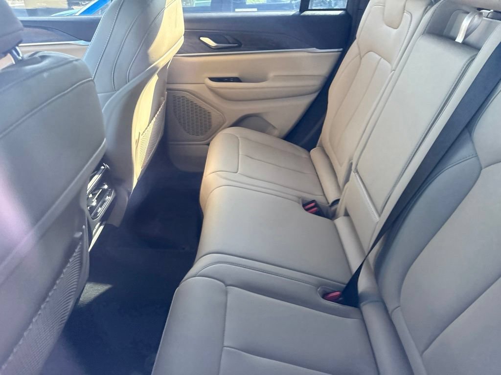 Certified 2023 Jeep Grand Cherokee Limited AWD/4WD image 13