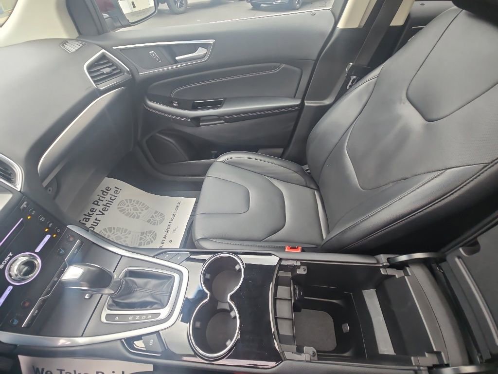 Used 2018 Ford Edge Titanium w/ Equipment Group 302A AWD/4WD image 24