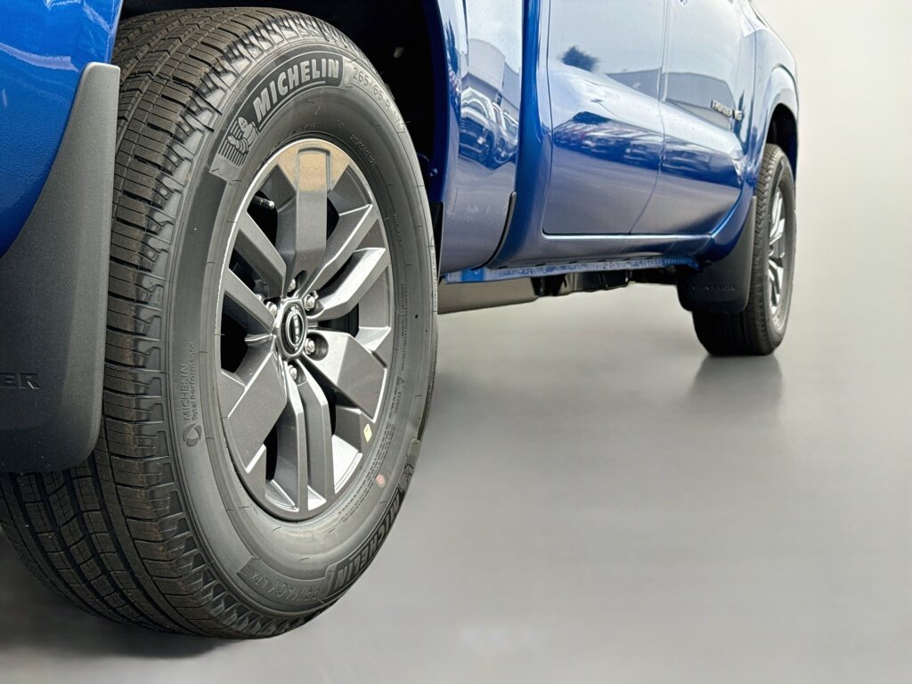 New 2027 Nissan Frontier SV w/ SV Convenience Package AWD/4WD image 15