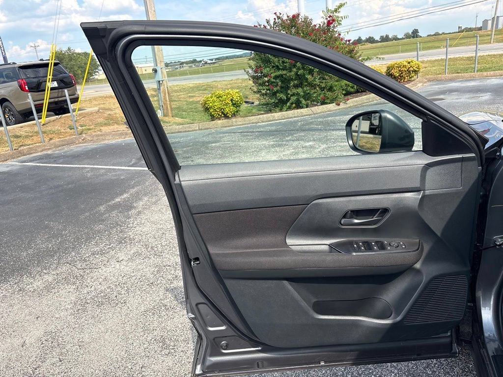 Used 2025 Nissan Kicks S FWD image 13