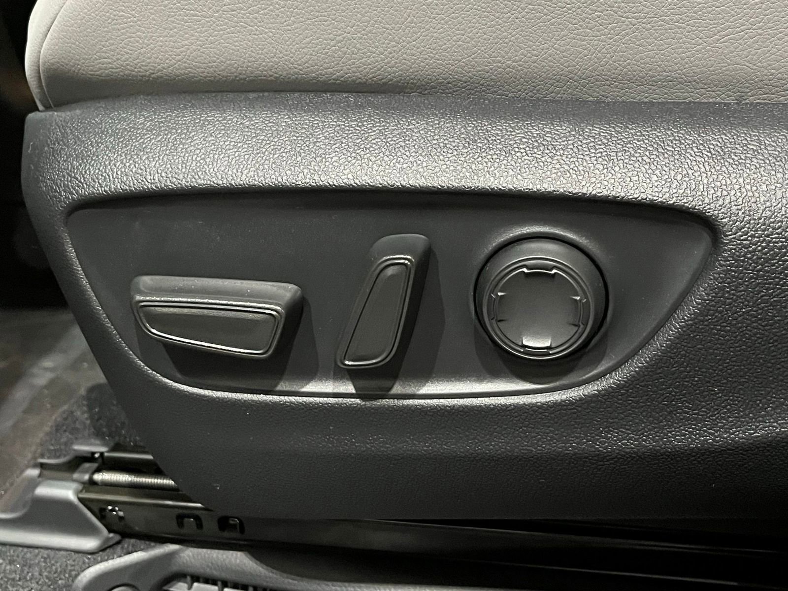New 2026 Toyota Sienna XLE FWD image 15