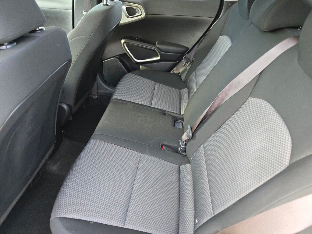 Used 2024 Kia Soul LX w/ Option Group 015 FWD image 17