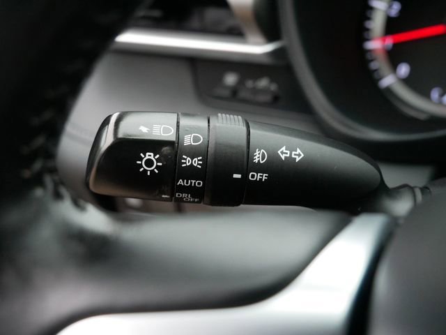 Used 2020 Toyota Highlander LE image 21