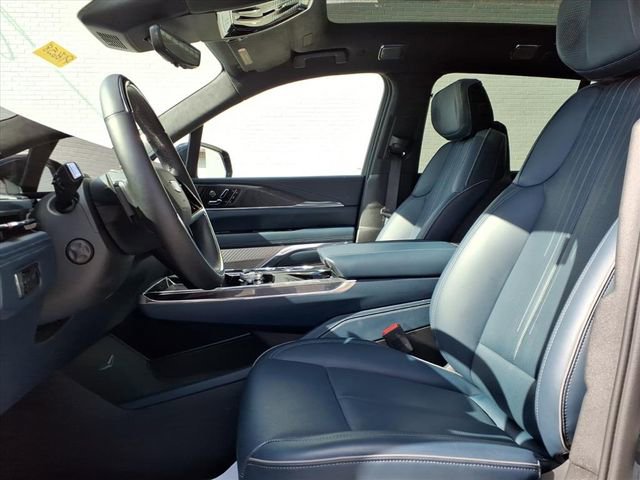 Certified 2025 Cadillac Escalade IQ Luxury 2 w/ LPO, Premium Carpet Package AWD/4WD image 17
