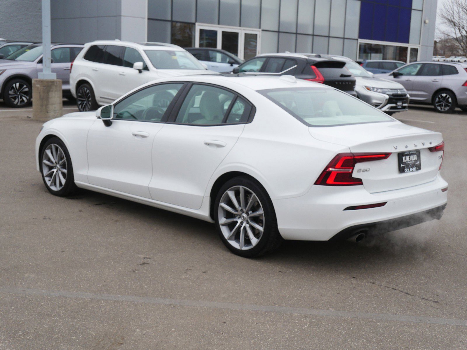 Used 2019 Volvo S60 T6 Momentum w/ Premium Package image 5