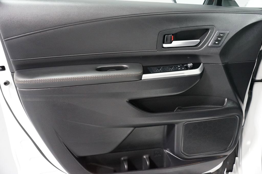 Used 2025 Toyota Sienna Limited image 31