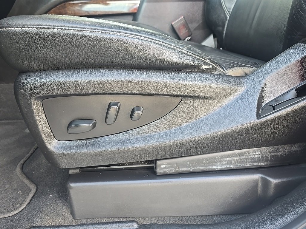 Used 2019 Chevrolet Suburban LT image 11