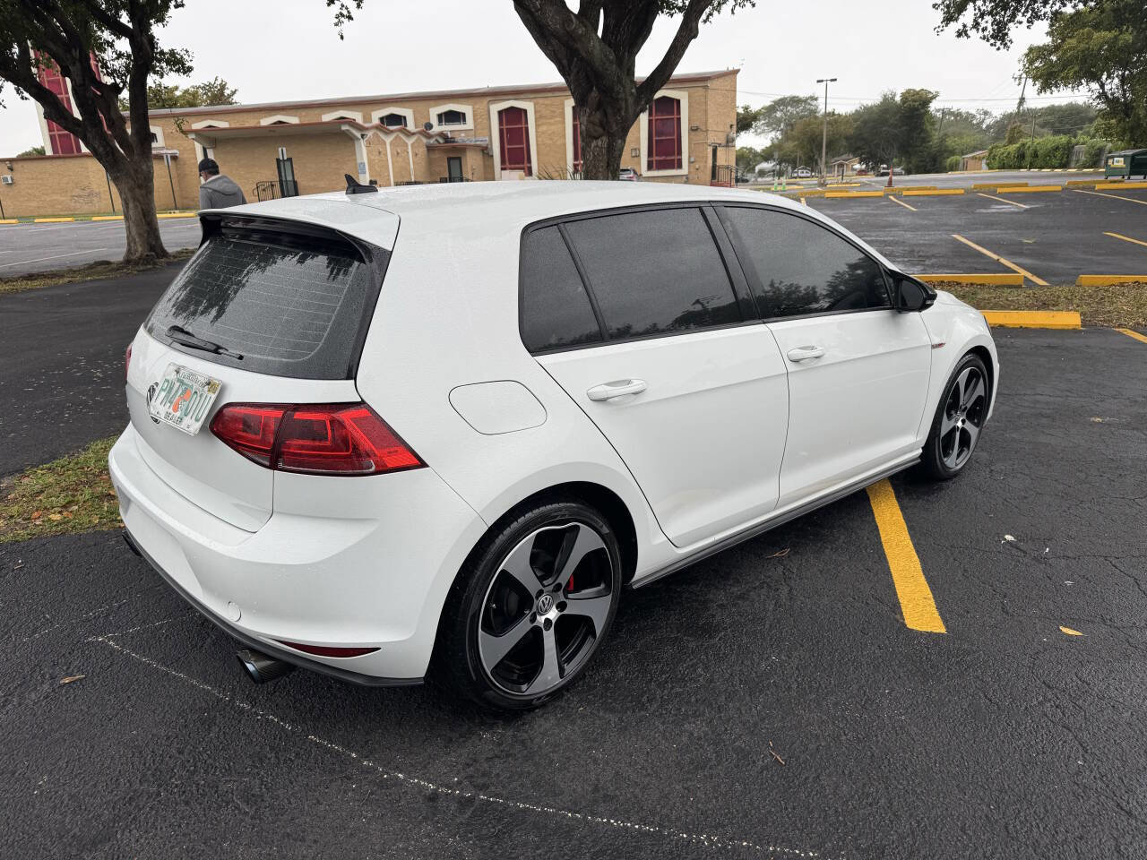 Used 2017 Volkswagen GTI SE image 7