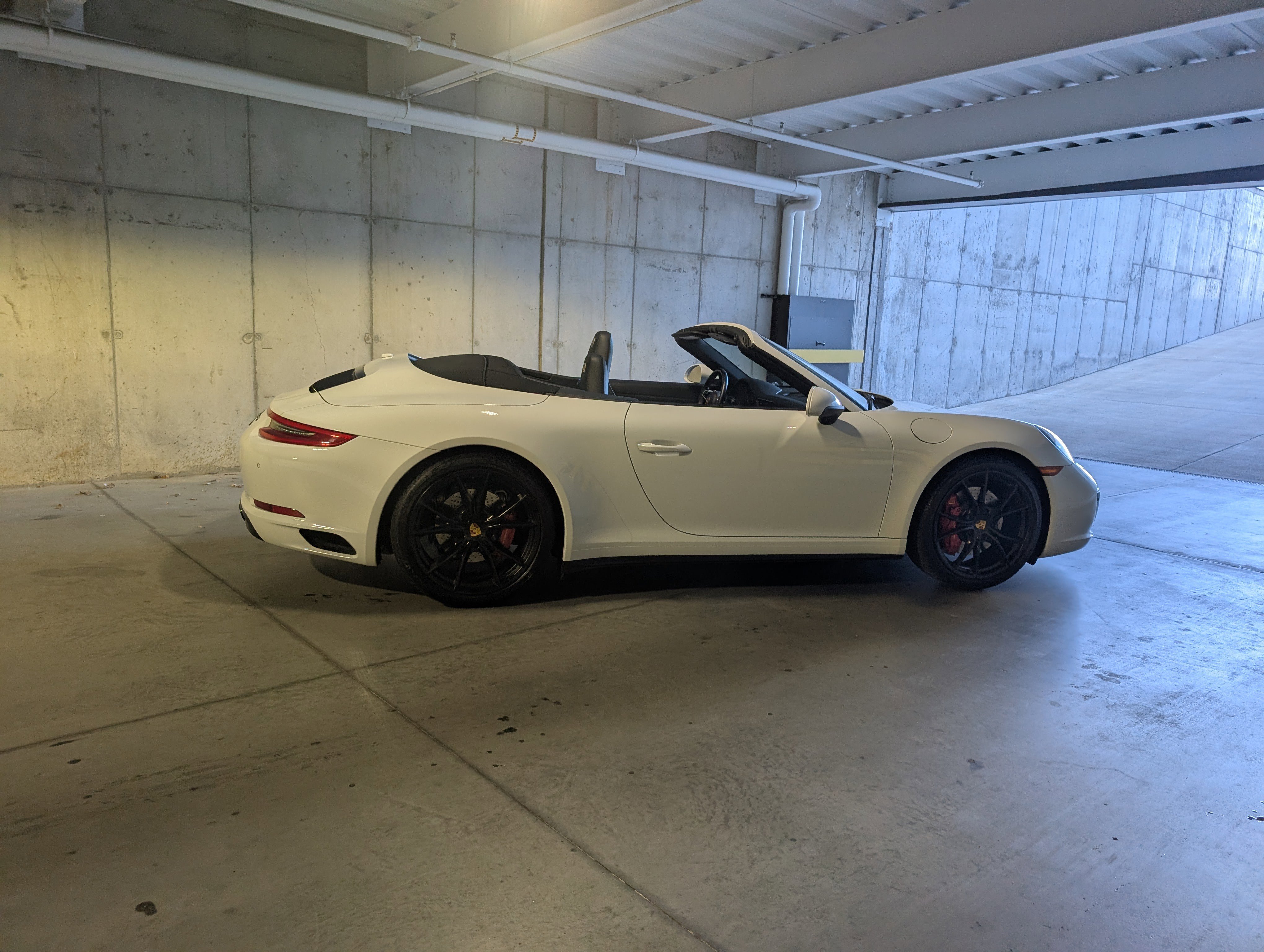 Used 2018 Porsche 911 Carrera 4S image 10