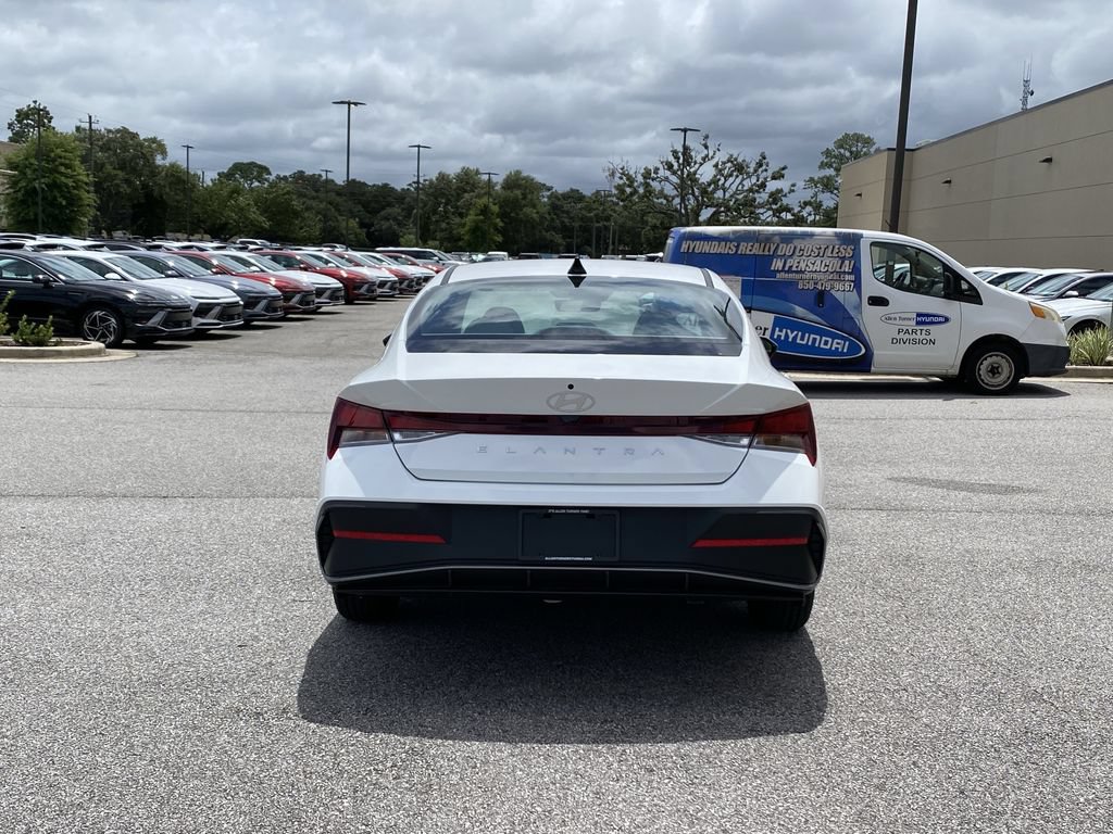 New 2026 Hyundai Elantra SE FWD image 7