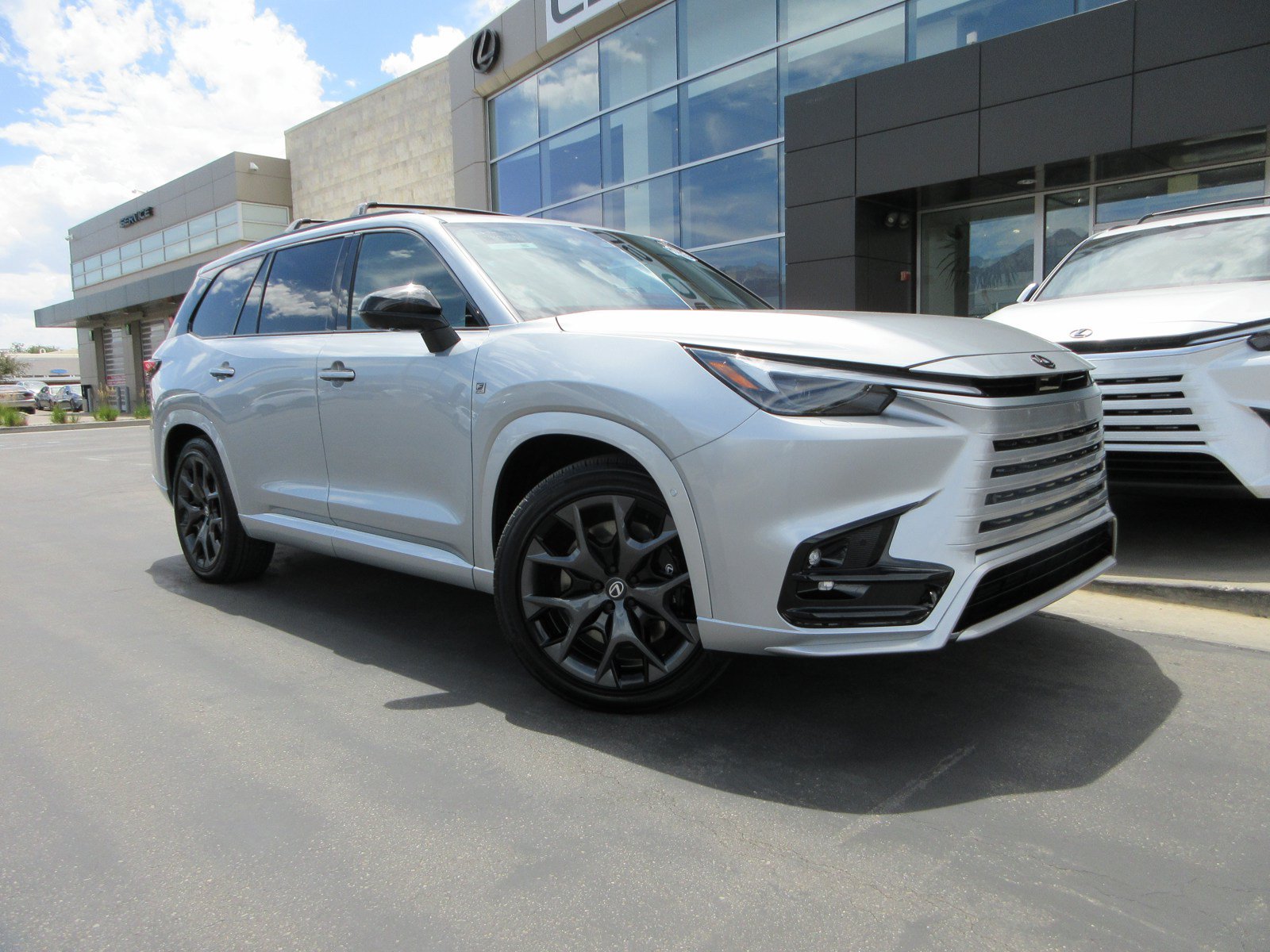 Used 2026 Lexus TX 500h AWD w/ Technology Package image 14