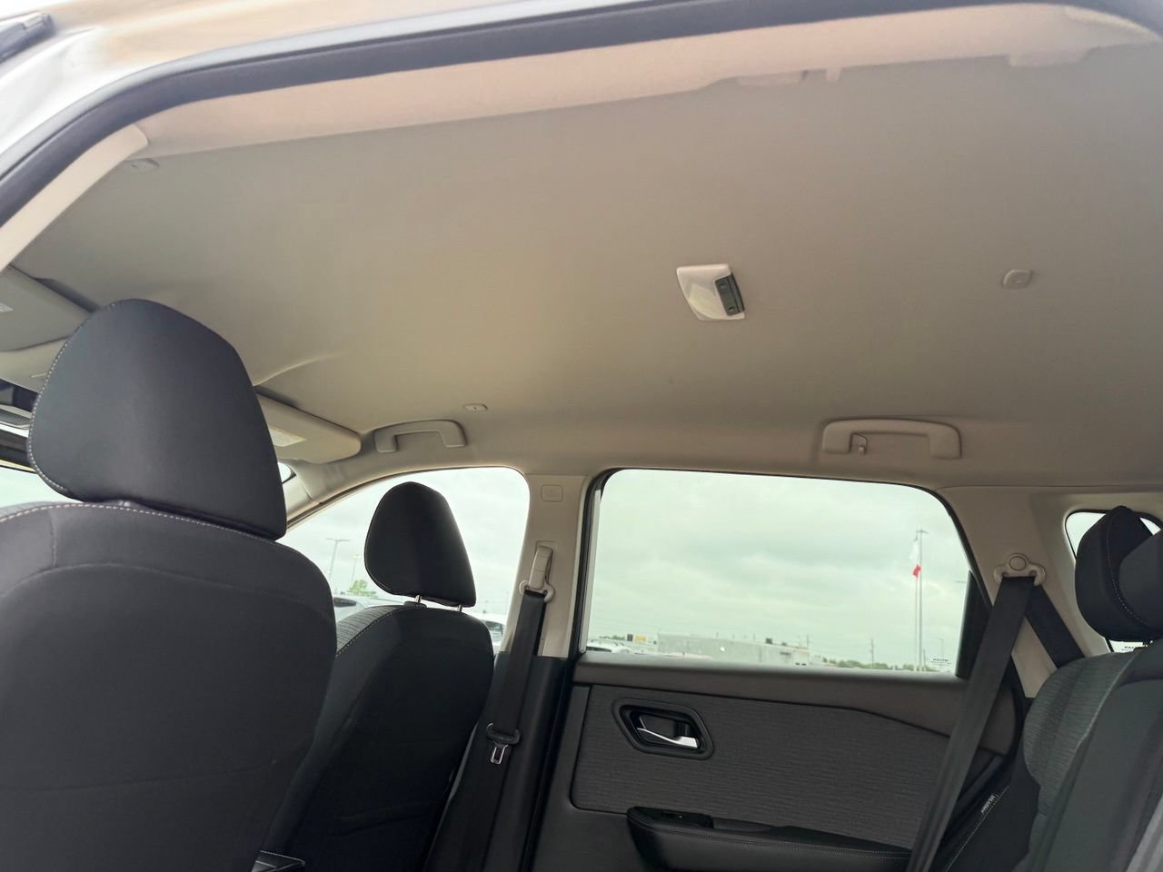 Used 2023 Nissan Rogue SV FWD image 33