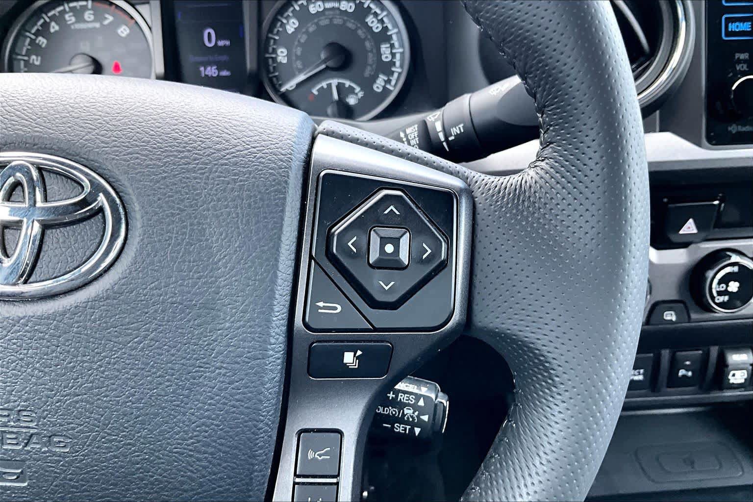 Used 2018 Toyota Tacoma TRD Off-Road w/ Technology Package AWD/4WD image 24