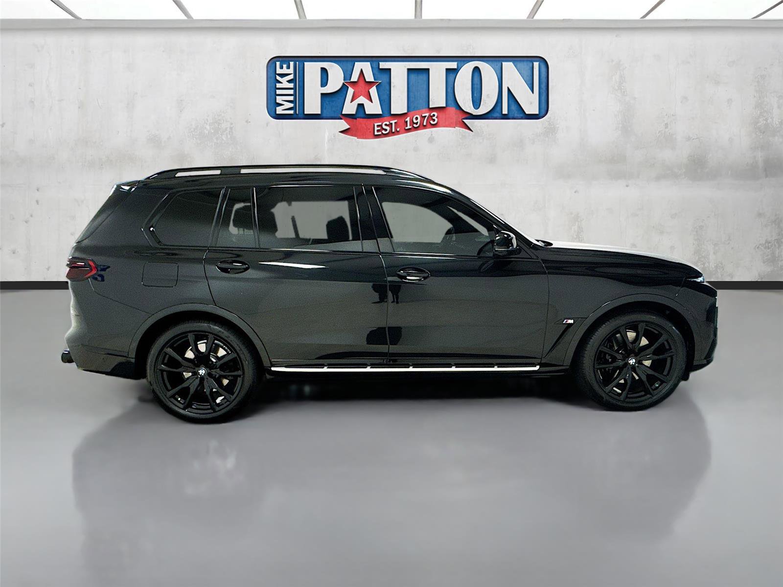 Used 2024 BMW X7 xDrive40i w/ M Sport Package image 8