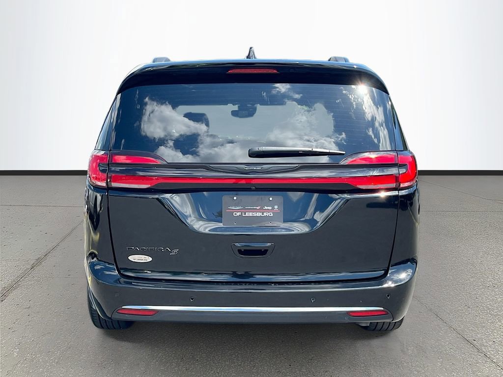 Used 2025 Chrysler Pacifica Limited FWD image 6