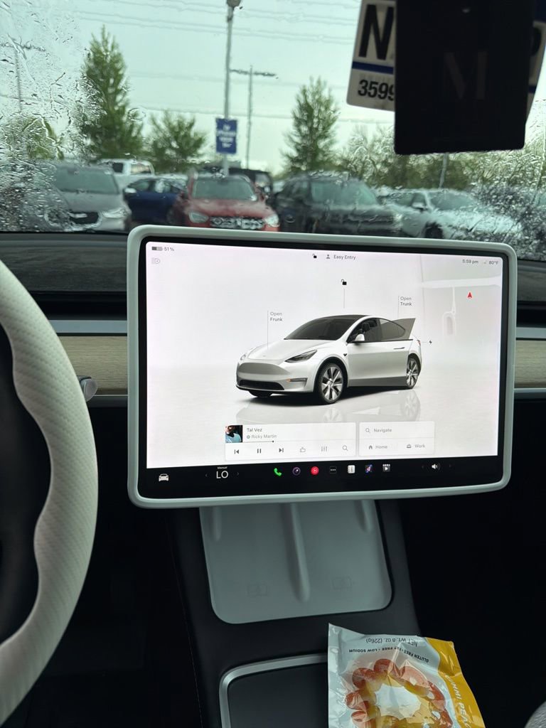 Used 2022 Tesla Model Y Long Range image 42