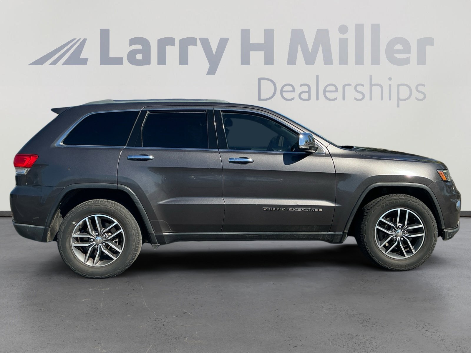 Used 2018 Jeep Grand Cherokee Limited w/ Luxury Group II image 6