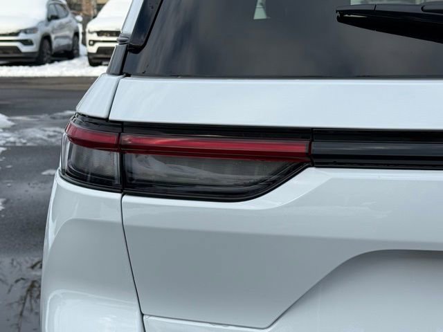 New 2026 Jeep Grand Cherokee Altitude image 13