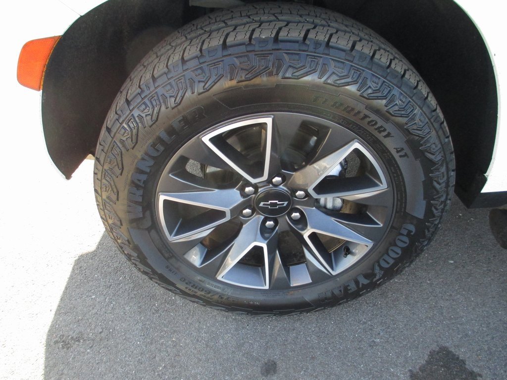 Used 2021 Chevrolet Tahoe Z71 w/ Luxury Package image 13