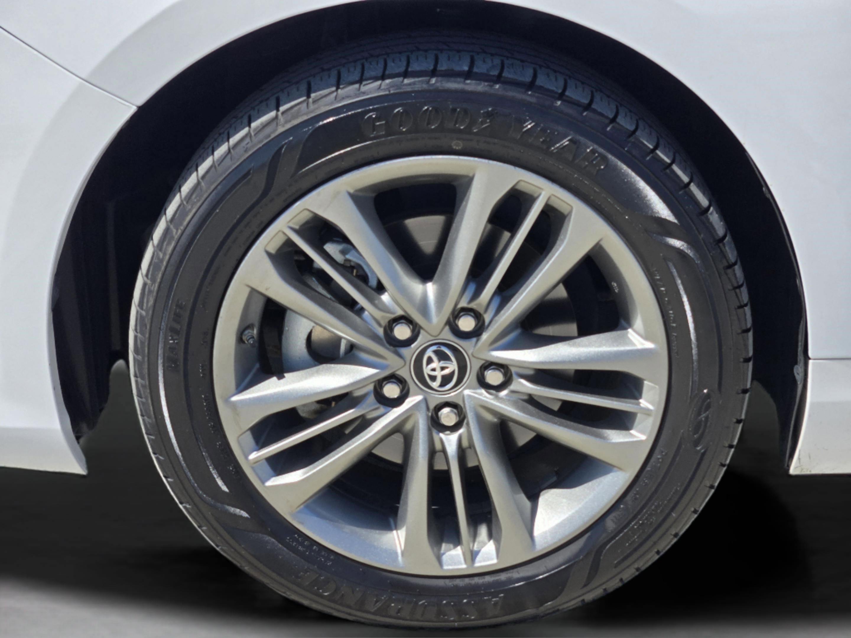 Used 2017 Toyota Camry SE image 29