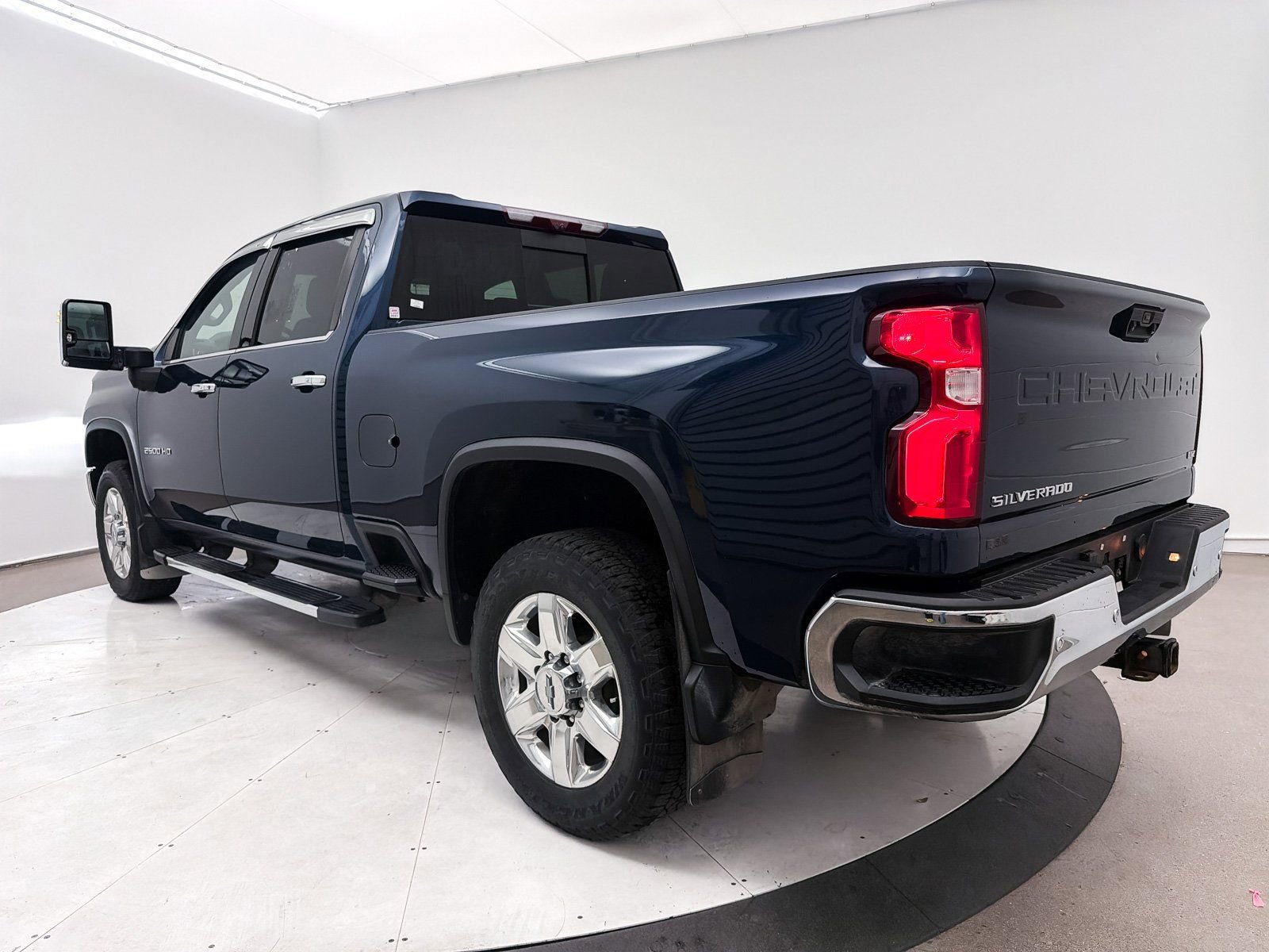 Used 2020 Chevrolet Silverado 2500 LTZ w/ LTZ Premium Package image 14