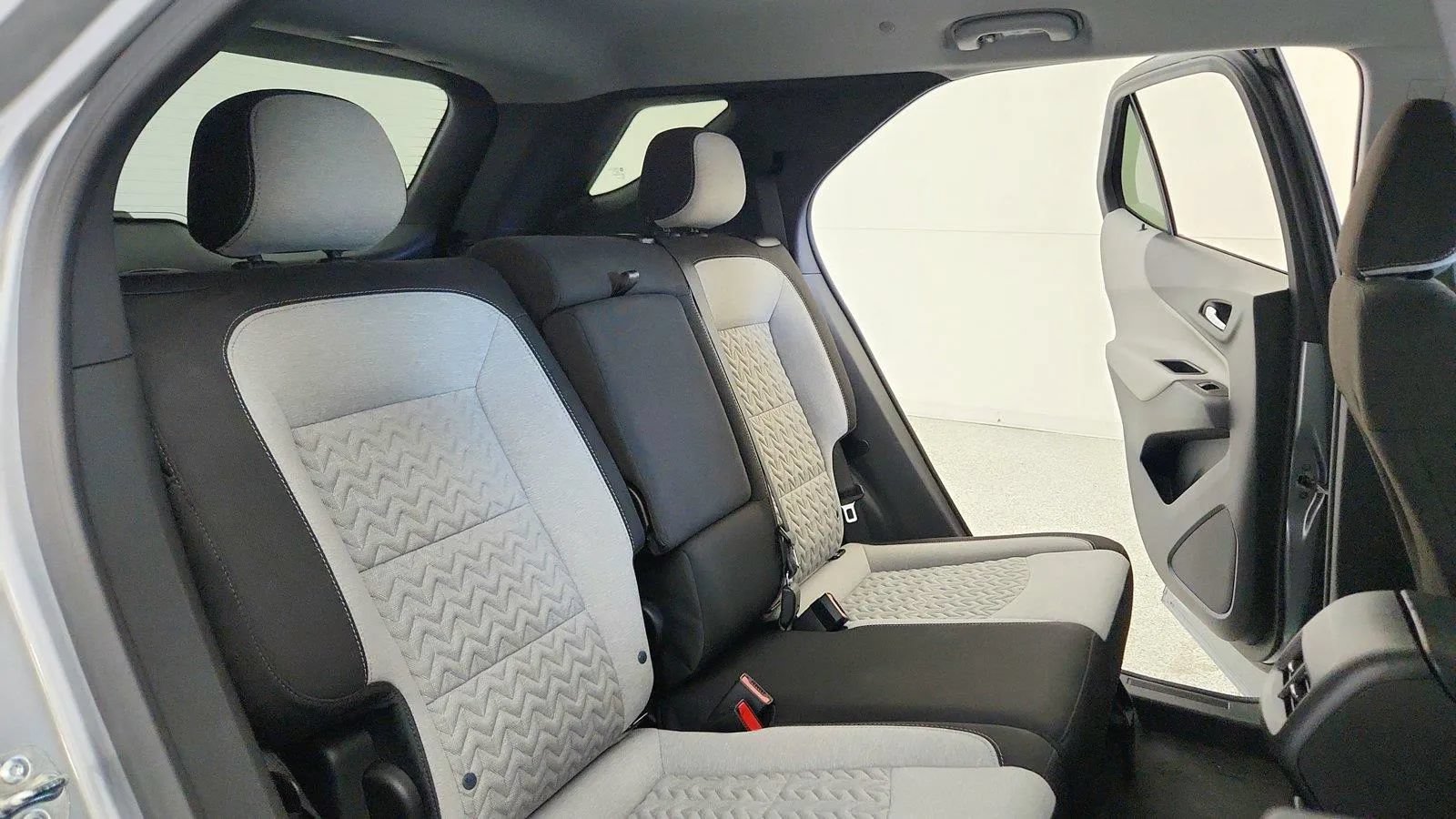 Used 2024 Chevrolet Equinox LS w/ LS Convenience Package FWD image 29