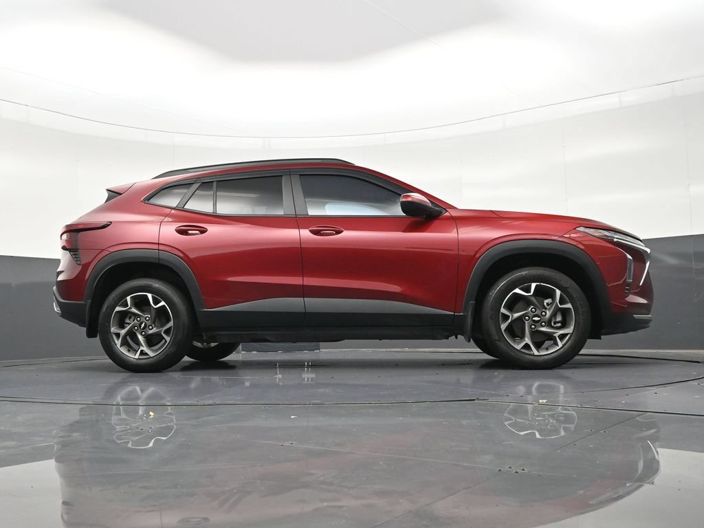 Used 2024 Chevrolet Trax LT FWD image 34