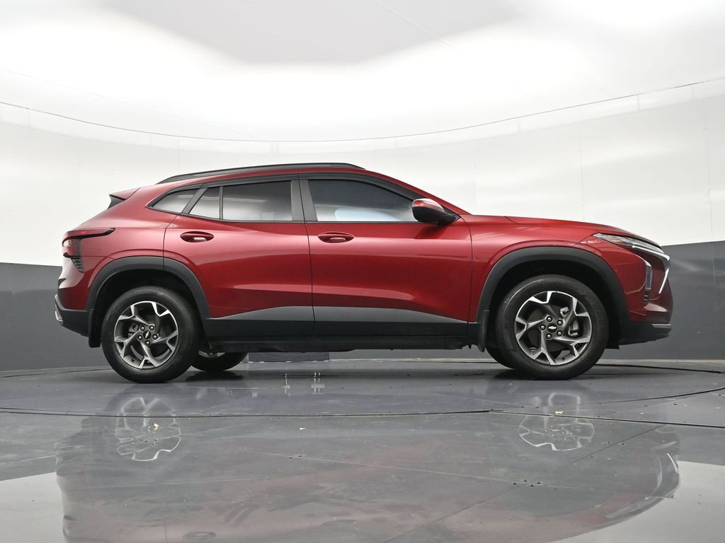 Used 2024 Chevrolet Trax LT FWD image 34