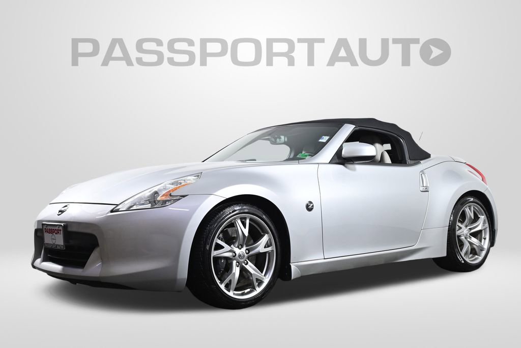 Used 2010 Nissan 370Z Touring w/ Sport Pkg image 15