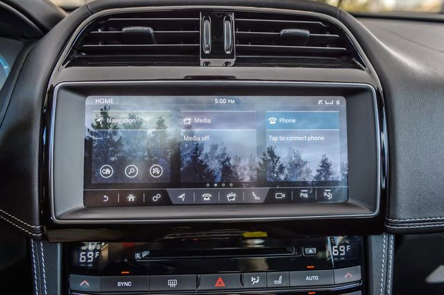 Used 2018 Jaguar F-PACE R-Sport image 19