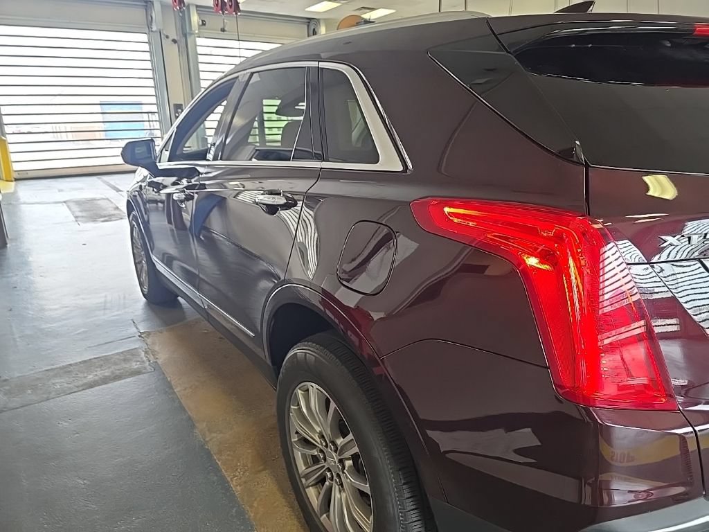 Used 2017 Cadillac XT5 Luxury w/ Driver Awareness Package AWD/4WD image 4