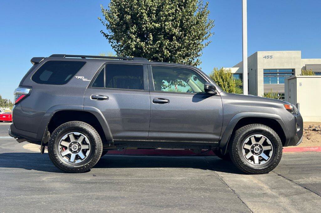 Used 2022 Toyota 4Runner TRD Off-Road AWD/4WD image 3