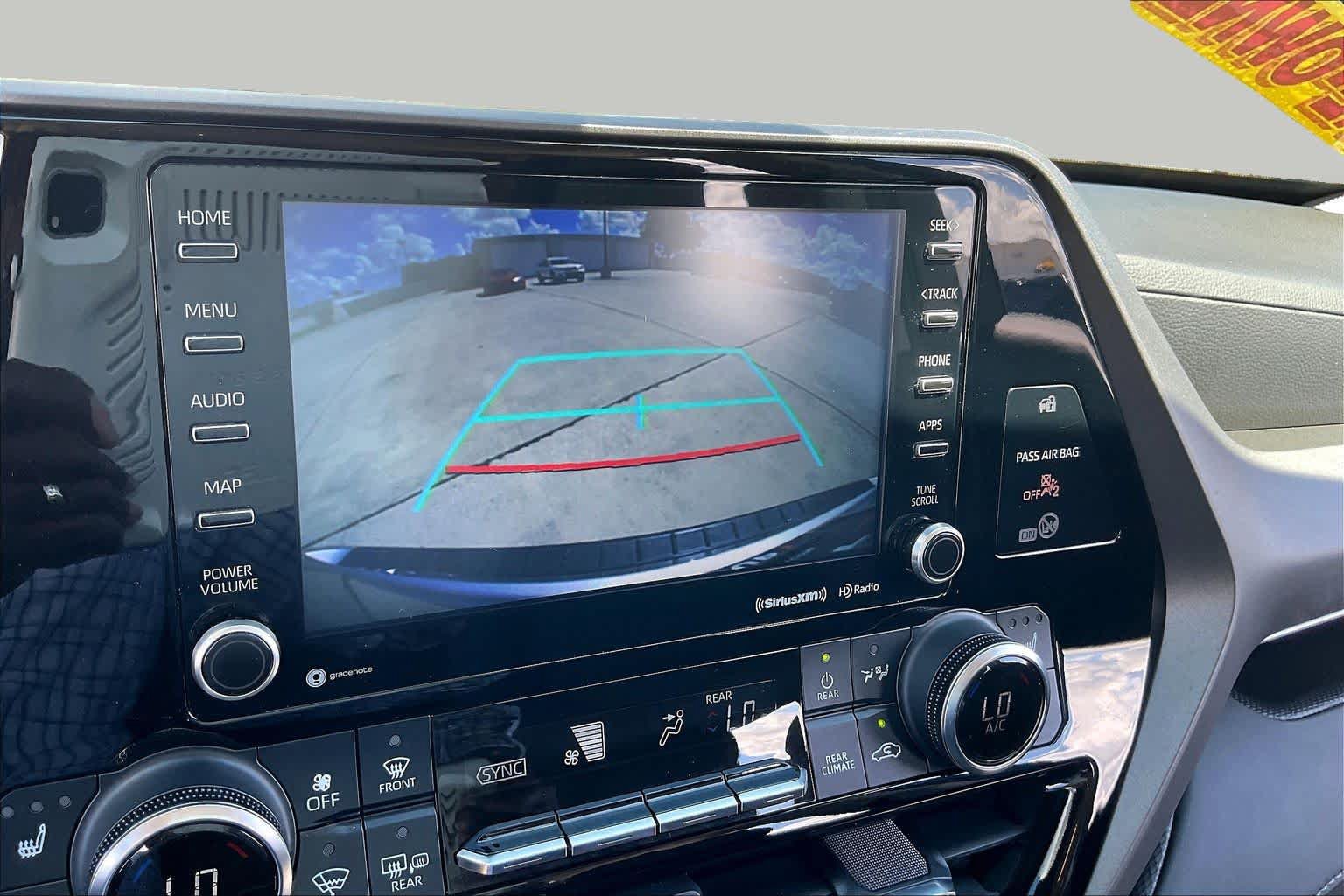 Used 2022 Toyota Highlander XLE FWD image 27