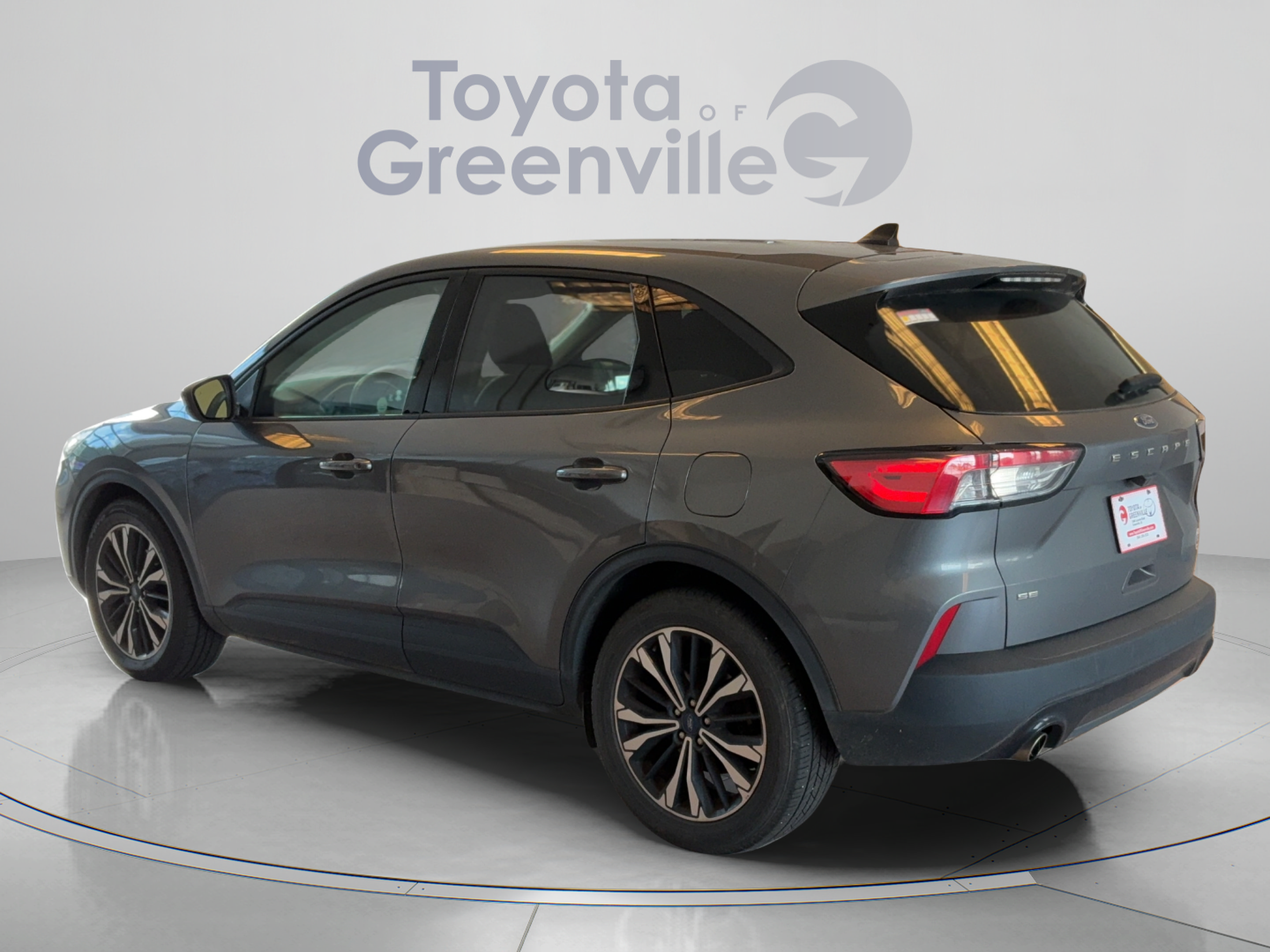 Used 2022 Ford Escape SE w/ SE Sport Appearance Package FWD image 4